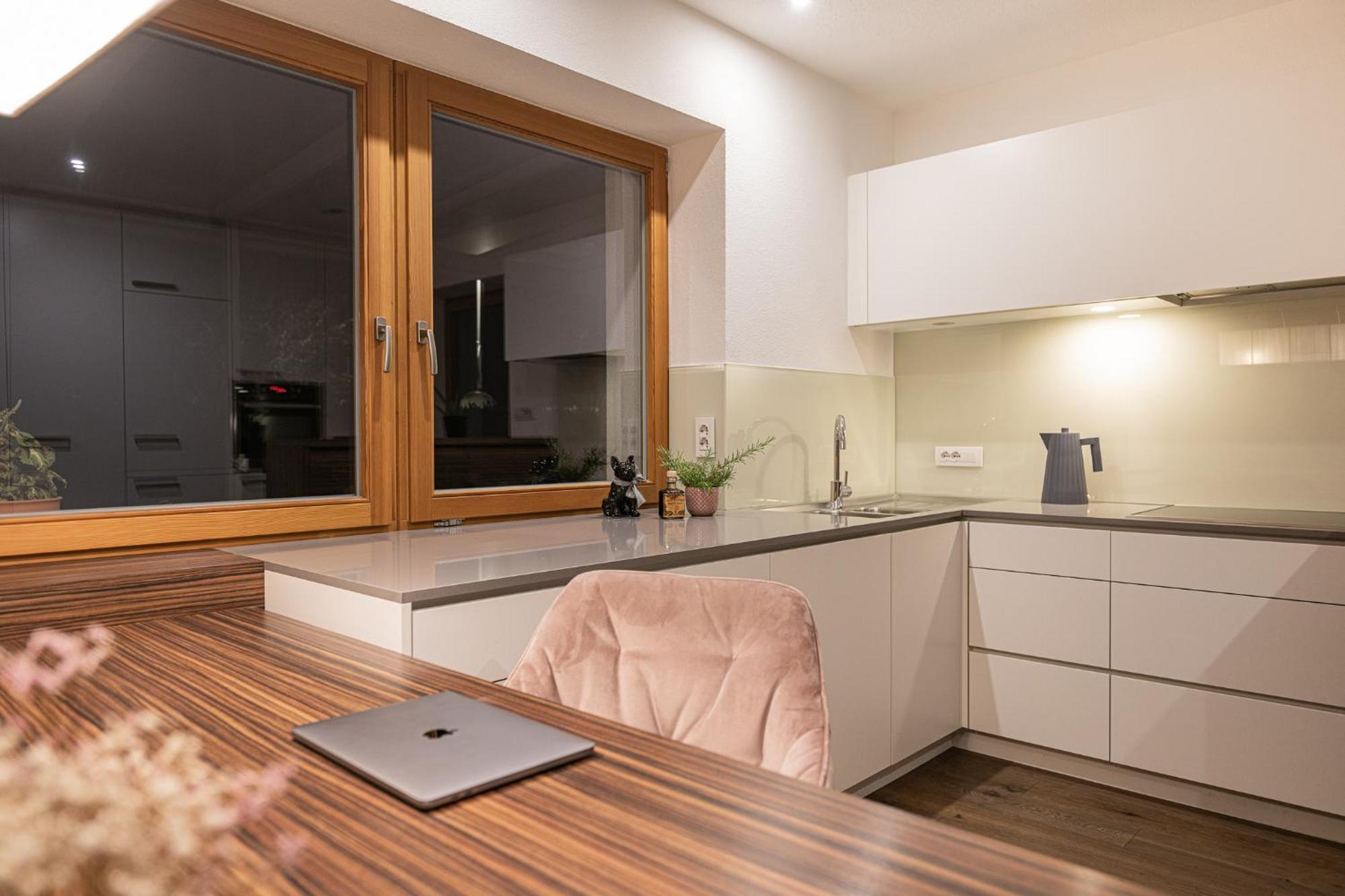 Myloisl Apartments Lutago Luaran gambar